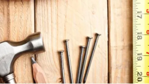 Kuva_vasara_ja_nauloja