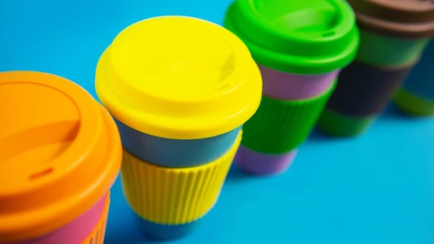 Uudelleenkäytettäviä kahvimukeja