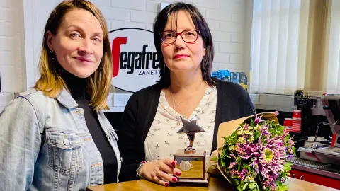 Vuoden 2023 Tuotetietomestarit Marjo Pirinen ja Sanna Kylmänen, Meira