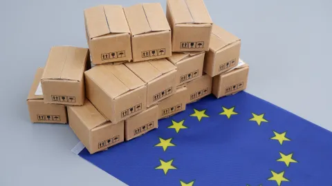 Paketteja ja EU:n lippu