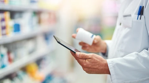 Lääkkeen tietojen katsominen matkapuhelimesta