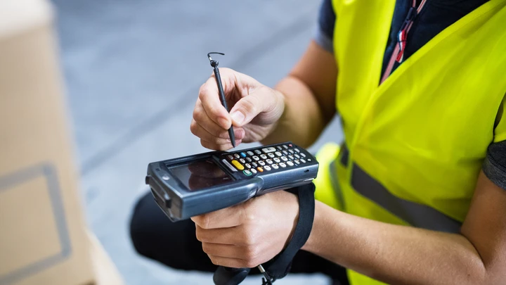 Turvaliivi ja viivakoodiskanneri