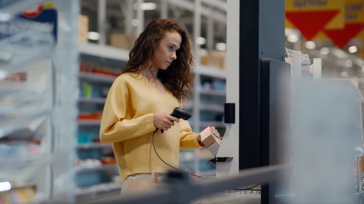 Tuotteen skannaus itsepalvelukassalla